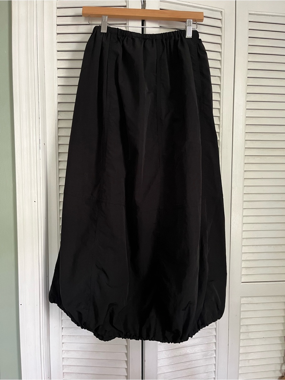 Zara nylon toggle bubble hem midi skirt, summer 25.